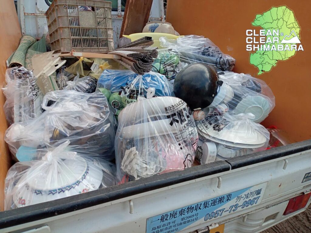 雲仙市吾妻町にてより、２回目のリピートの回収依頼。コタツ、テーブル、ヘルメット、大皿の陶器などの食器、ガラス類などを回収