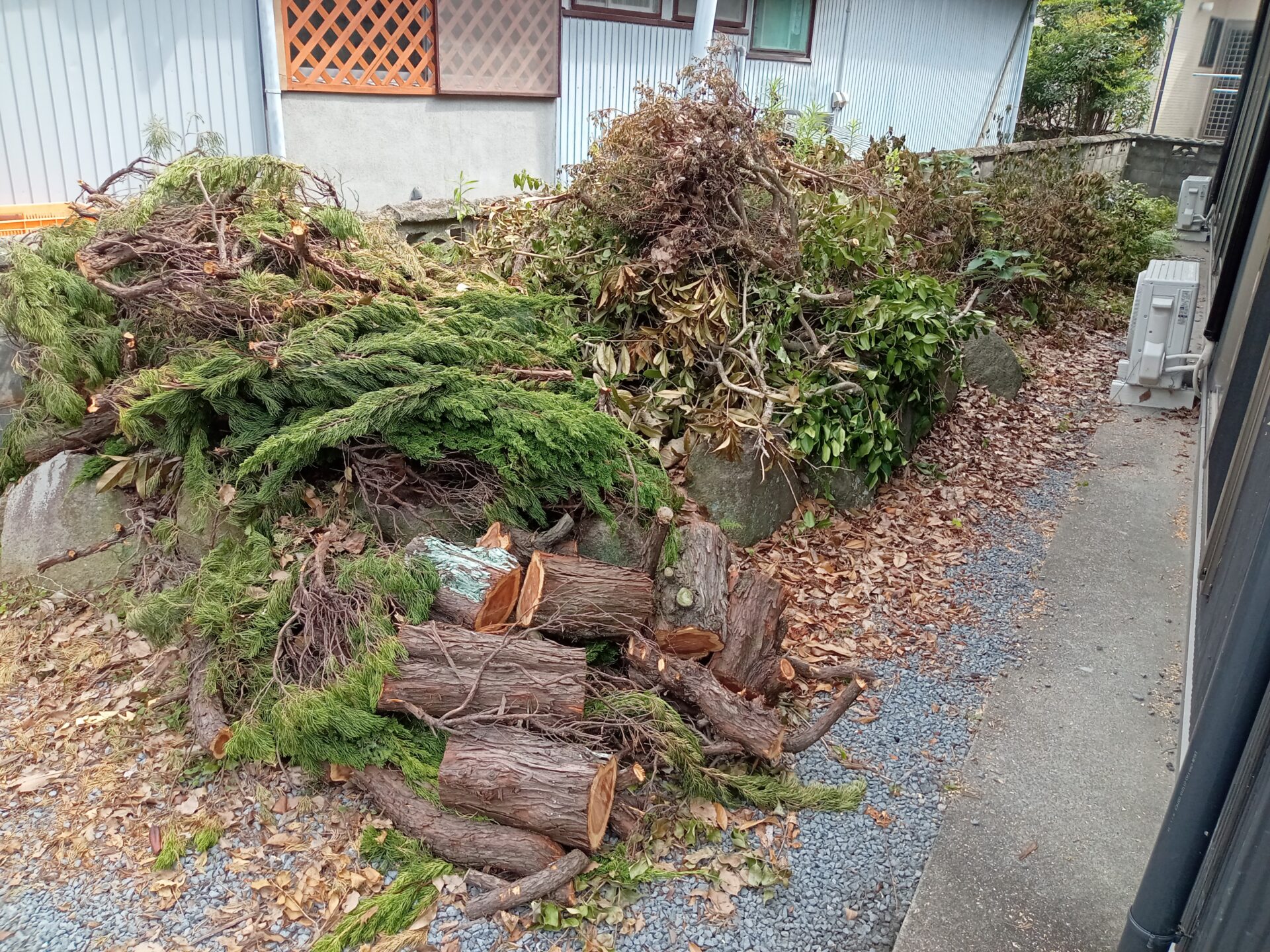 島原市杉谷地区より庭木の処理のご依頼