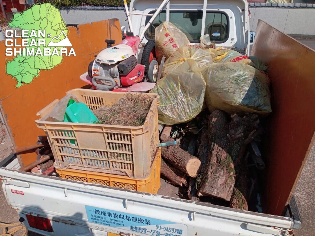雲仙市国見町より不用品回収のご依頼。伐採した後の木、刈り終わった後の草、壊れた農業機械、その他不燃ごみ等。