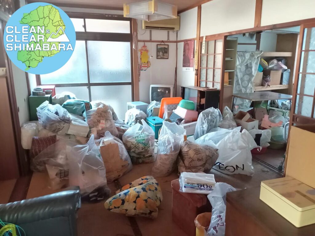 島原市森岳地区より、不用品回収のご依頼。県外在住のお客様からのご依頼で、家屋解体工事前の一軒まるごと不用品回収処分。ビフォー・アフター