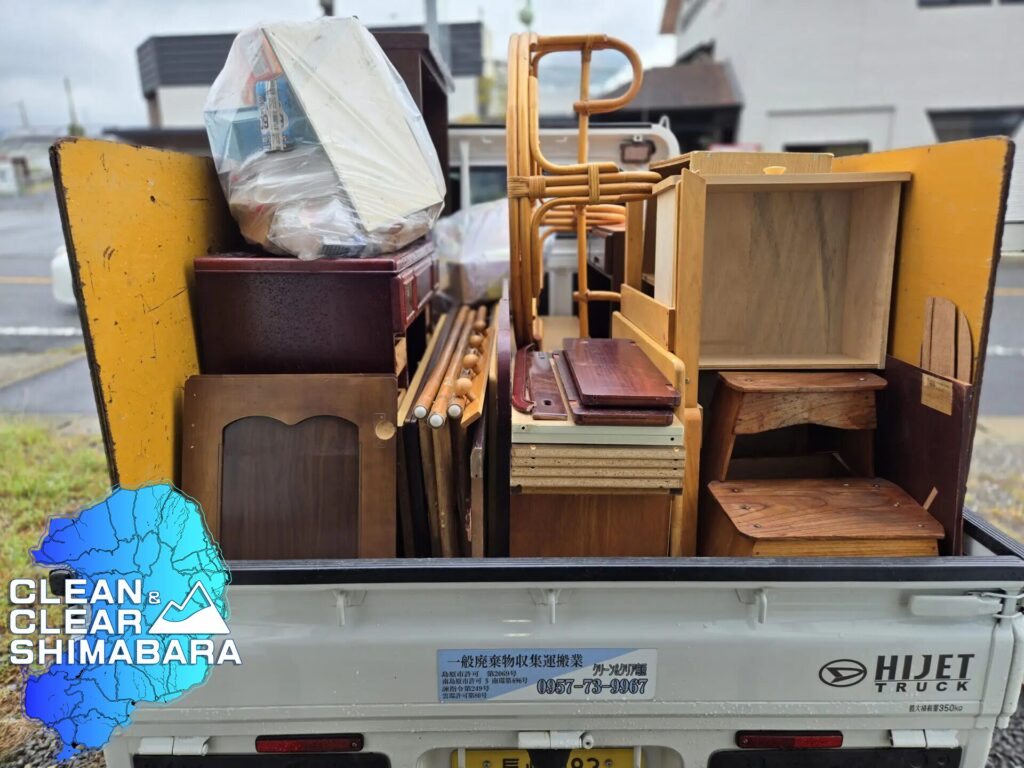 島原市有明町より不用品回収のご依頼。リピートでご依頼をいただきまして、木製家具類を中心に回収