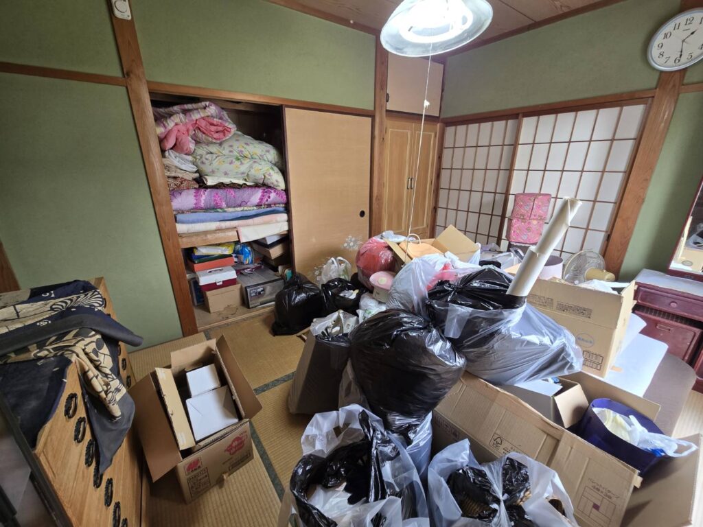 安中地区より不用品回収のご依頼。以前回収を行ったお客様からのご紹介でお部屋丸ごと不用品の回収を行いました ビフォー