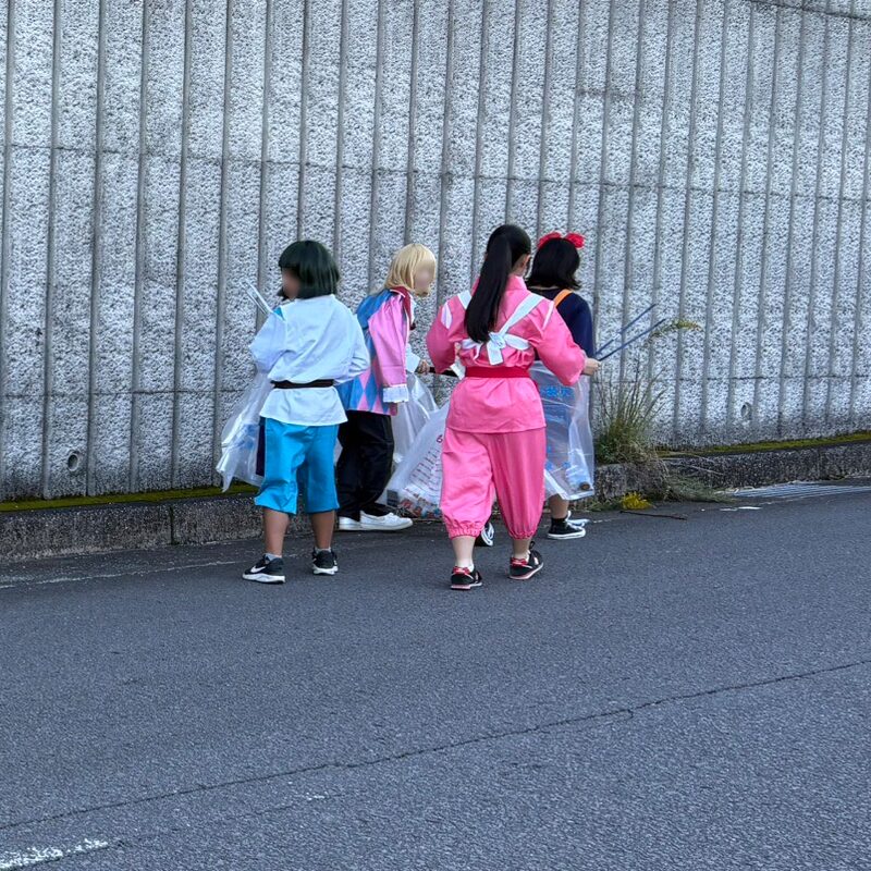 ハロウィン コスプレ ゴミ拾い