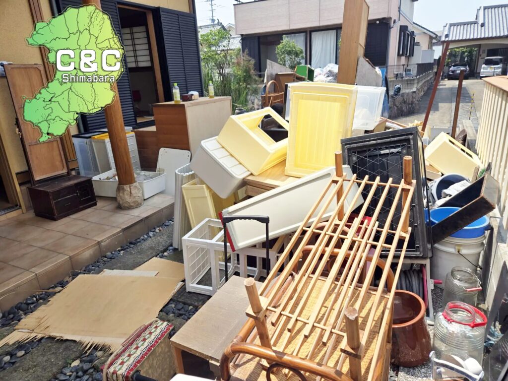 島原市森岳地区より、不用品回収のご依頼。今回は、遺品整理を専門とする事業所と連携して、遺品整理後の粗大ごみなどの回収。