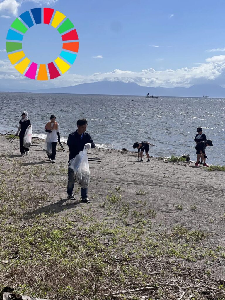 島原在住の方々が、子供たちの住み良い未来のために、月に二回『夢拾い』と称し、海岸のゴミ拾いのボランティア清掃活動に取り組んでいます。SDGs
