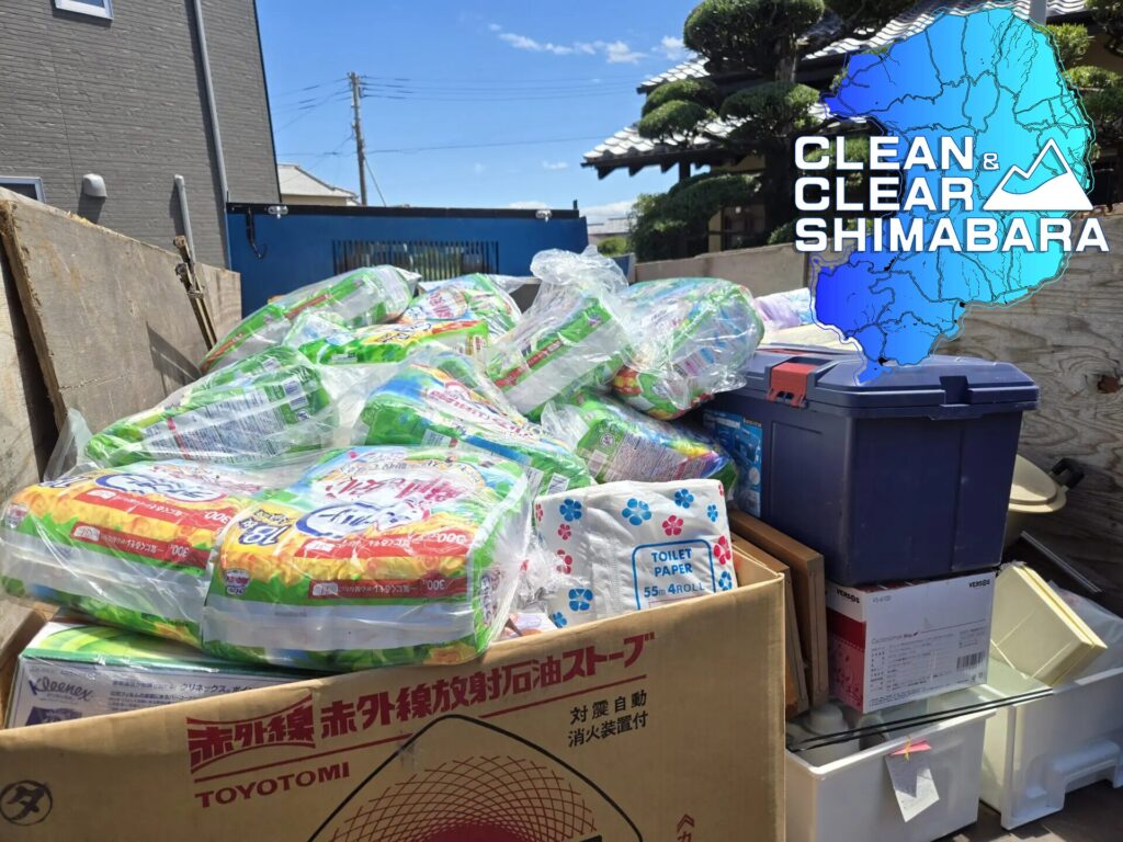 島原市森岳地区のお客様より、リピートで不用品回収のご依頼。前回に引き続き、家具や生活用品を中心に回収処分し、そして弊社女性スタッフによる丁寧な室内の整理・お片づけを、お手伝い