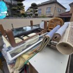 島原市森岳地区にて、リピートのお客様から不用品回収のご依頼をいただきました。 ラック、テーブル、籐の椅子、カーペット、扇風機など、かさばる粗大なものから、鏡、ガラス、細かな生活用品まで、幅広く回収・搬出・処分