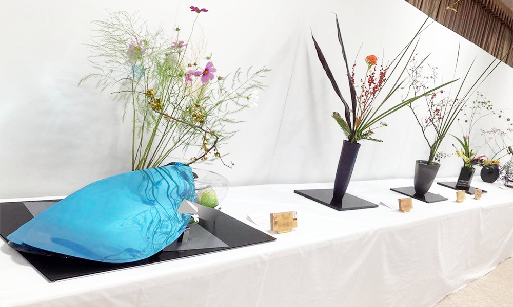 今回は、不用品回収でなく催しものにかかわる、作業のご依頼をいただきました。10月に島原市内にて 2日間開催された生け花展示会における会場の設営・撤収等の支援作業でした