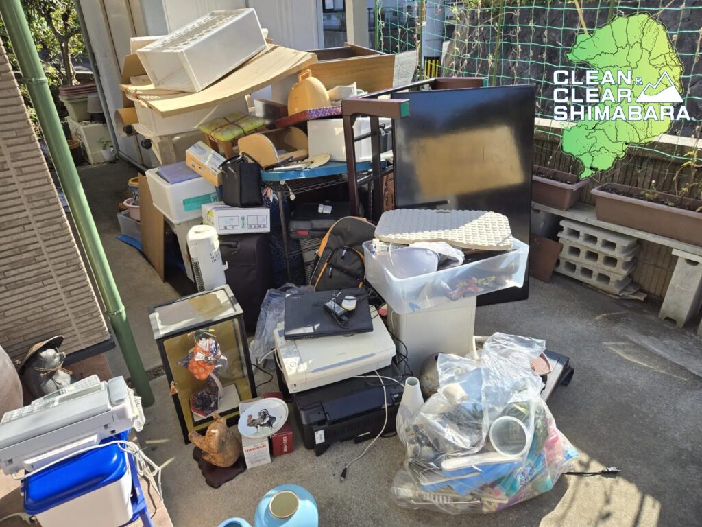 島原市霊丘地区にて不動産物件の売却に伴う、急遽の不用品処分のご依頼をいただきました。